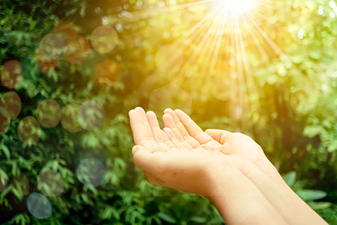 掌の上に光がある状況